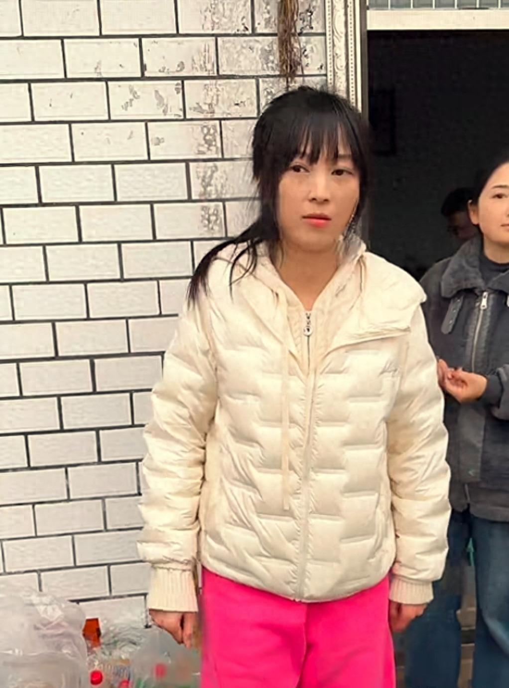 开云登录入口地址-远离造神陷阱，官媒揭开杀猪宴呆呆妹真实处境，令人担心的事发生